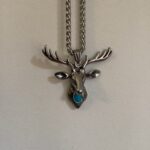 Halsband med renmotiv