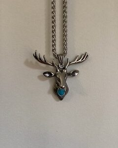 Halsband med renmotiv