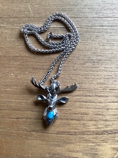 Halsband med renmotiv 1